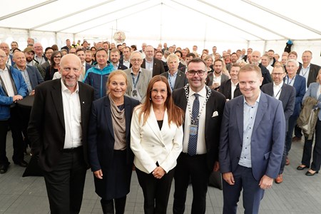 From the opening. Tor Grande, NTNU, Alexandra Bech Gjørv, SINTEF, Marianne Sivertsen Næss, Ministry of Trade, Industry and Fisheries, Kent Ranum, Trondheim municipality and Vegar Johansen, SINTEF Ocean. Photo: Kai T. Dragland.