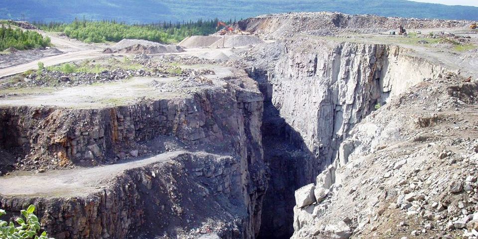 The authors of this article offer the mineworkings at Rana Gruber in Mo i Rana as an example of where it should be possible to make use of surplus waste rock. This photo was taken in 2010. Photo: SINTEF